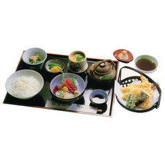 天ぷら刺身定食の写真