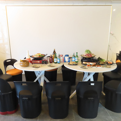 丸テーブルは結合できるので小・中規模の宴会にもぴったり♪