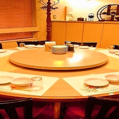 中華料理特有の円盤回転テーブルを採用!!当店の本格中華料理をよりご堪能頂けます♪