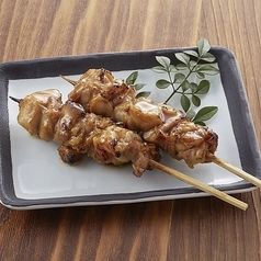 モモ/モモ青森にんにく/皮/ぼんじり/せせり/ハツ/砂肝/銀杏/カマンベールトマト串　各