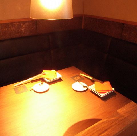 L字型カップルシート｜PRIVATE DINING 点 ( ともる )　名駅太閤口店
