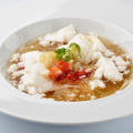 料理メニュー写真 ふかひれとタラバ蟹入り上湯とろみスープ 淡雪仕立て