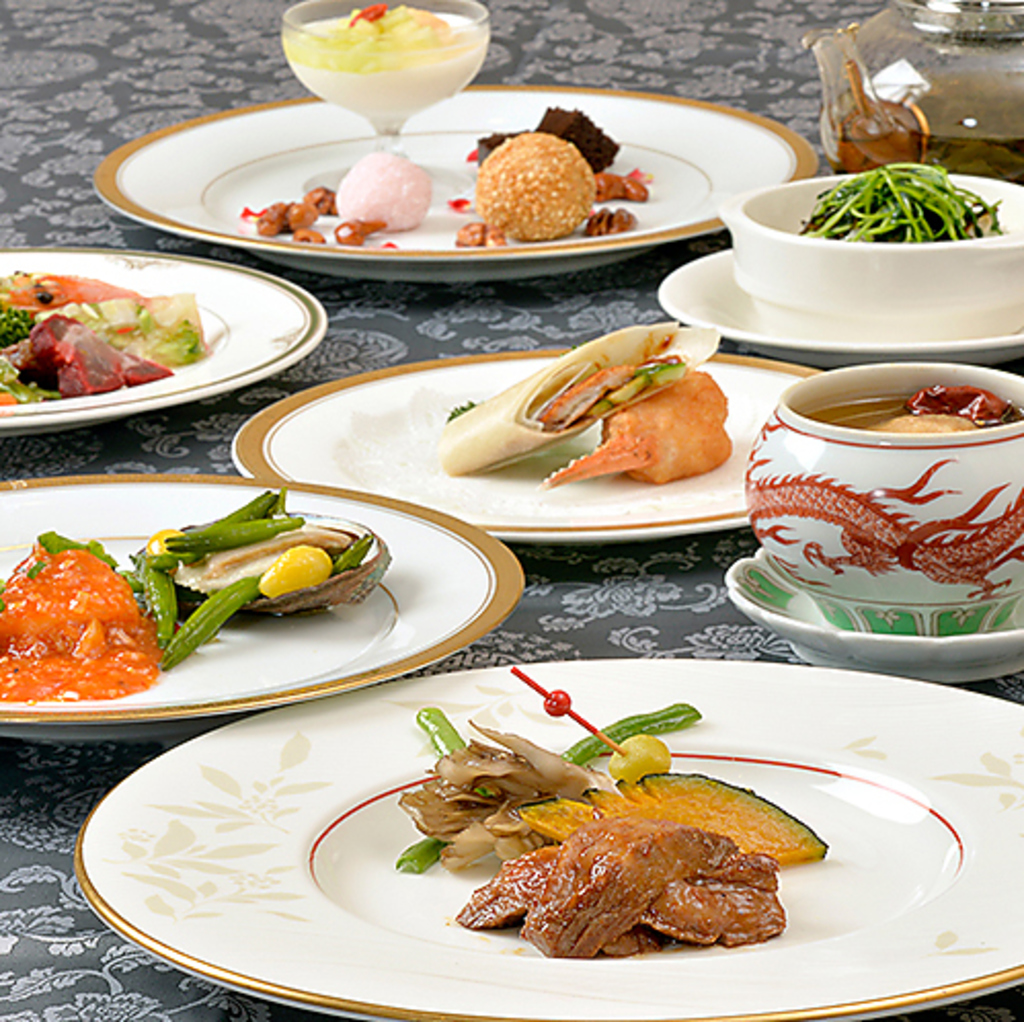 HPをご覧になった方限定。高級食材をふんだんに使用した料理に飲み放題が付いた特別プランをご用意。