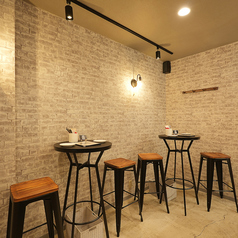 2名×3テーブル/4名×4テーブル