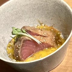 本鮪大トロ炙り　漬け　卵黄　胡椒