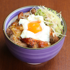 炭焼き鶏丼～温玉のせ～