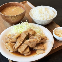 お腹も心も大満足！ジューシー肉＆サクサク揚げ物ランチ