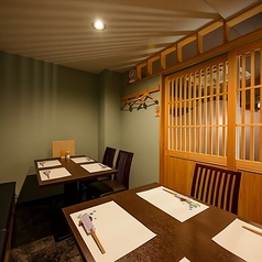 当店では半個室のお席もご用意しております。最大10名様までご利用いただけますので、大人数でのご来店もお待ちしております◎五名様以上で半個室席を貸切にてご案内しております。