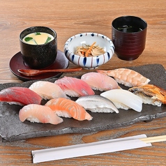 定番から旬のネタまで楽しめる寿司ランチ