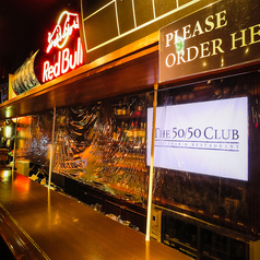 The 50/50 Club フィフティフィフティクラブ Sports Bar ＆ Restaurantの特集写真