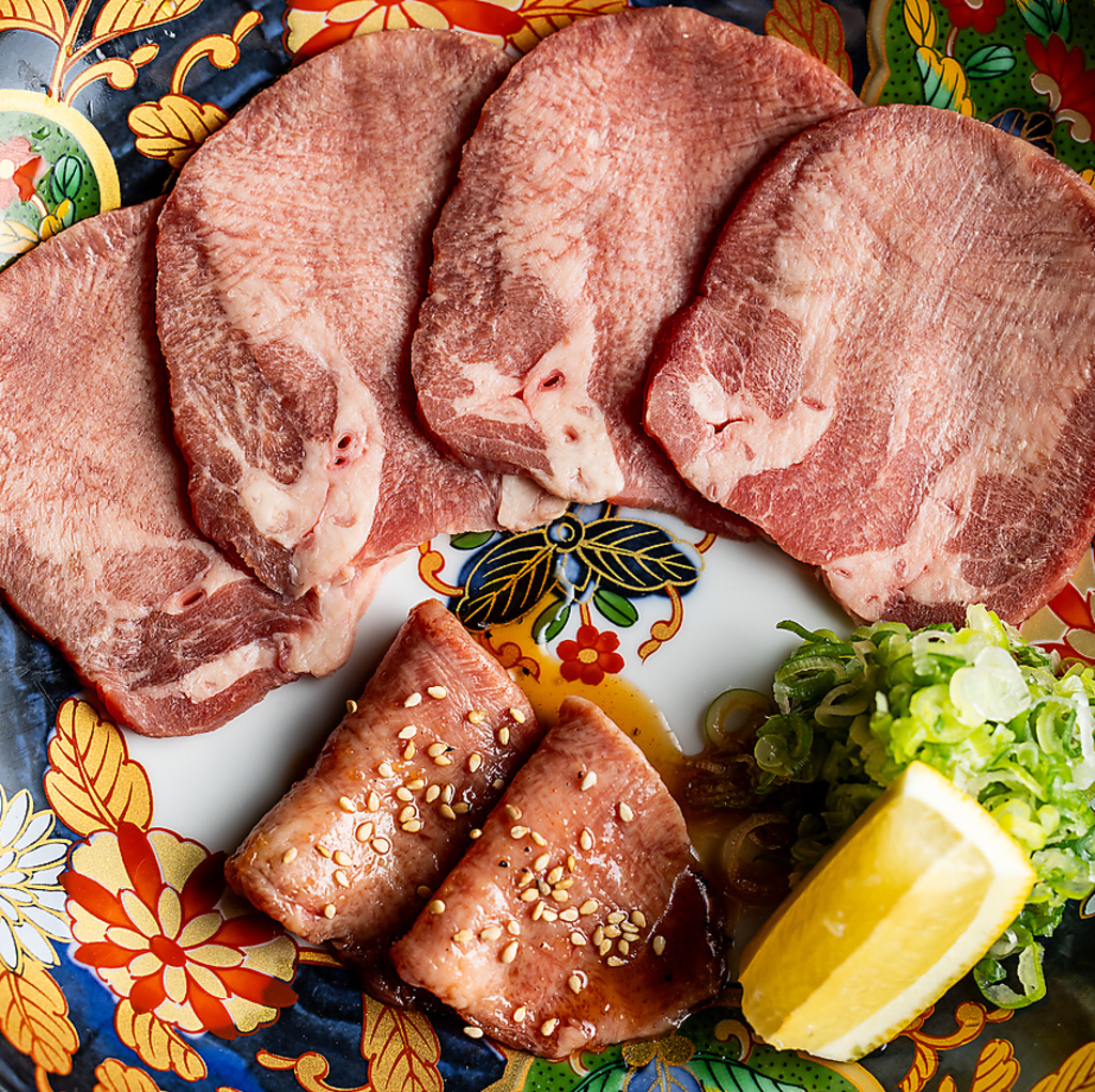 ≪横浜駅徒歩3分≫お洒落な内観で個室もあります♪焼肉宴会や焼肉デート、女子会にも最適です♪