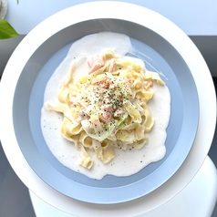 サーモンのレモンクリームソース(生麺タリアテッレ)