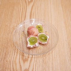 苺とクリームチーズの生ハム包み