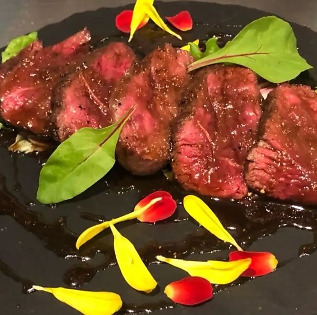 1日2食限定！【鹿肉ステーキ～山わさび醤油～】はジビエが苦手な方にもオススメな自慢の逸品です♪