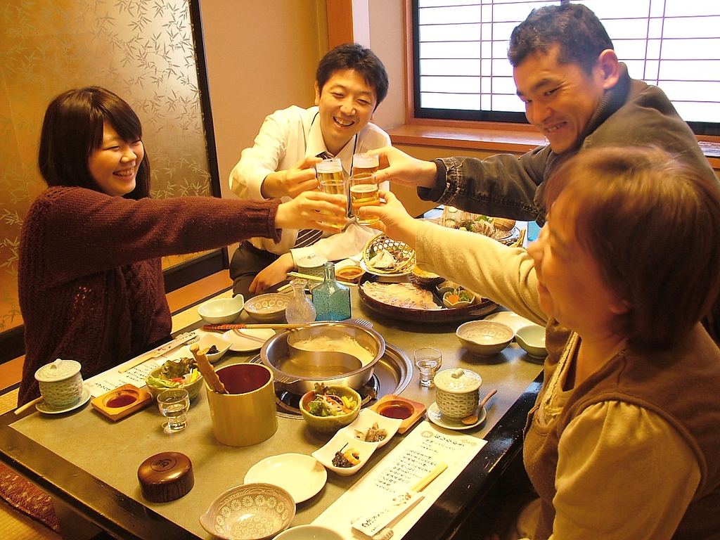 家族から取引先、カップルなど使い方に合わせた席と、料理をご用意いたします。