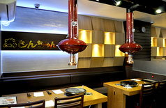 お買い物ついでのお食事や友人とのちょっとした食事などにピッタリなテーブル席のご用意。