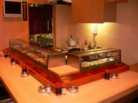先代から継承した江戸前寿司を赤坂で。変わらない味を提供しています。