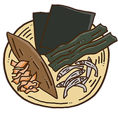 こだわり4【出汁かえし】天下の台所と称される大阪の老舗問屋から仕入れる厳選した昆布、煮干し、鰹節、鯉節、うるめをふんだんに使い毎日使用する分だけを早朝から丁寧に作っています。4種の醤油をブレントしたかえしを合わせた手間暇かけた自慢のつゆです。
