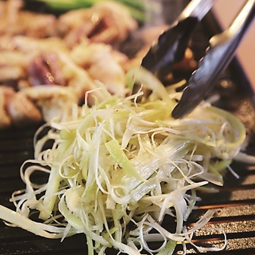 【お肉と一緒に食べる薬味！】お好きな肉を焼く→そしてここでねぎアフロ投入!!→肉と絡めて食べる!!