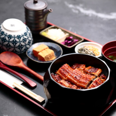 ひつまぶし 上 3/4尾(吸い物、薬味、出汁、漬物、甘味付)