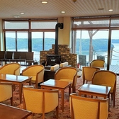 的矢湾が眼前に拡がるロビー