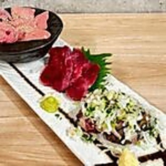 肉刺し3種盛合せ(鳥もも・レバ・馬ヒレ)