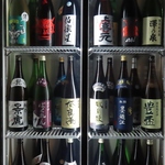【東日本】の日本酒を中心にいれた冷蔵庫。この冷蔵庫から自由に取り出して飲み放題！