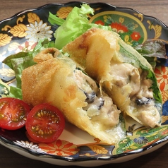 牡蠣と大葉のチーズ春巻き