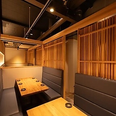 宴会、女子会、飲み会、デート、記念日など、様々なシーンでご利用いただけます。お電話でのお問い合わせで個室のご用意も可能です。完全個室を完備し、2階フロアは最大20名様まで個室感覚でご利用いただけます。少人数用テーブル個室や大人数用テーブル個室、さらにフロア貸切も対応可能◎お電話で気軽にご相談下さい♪