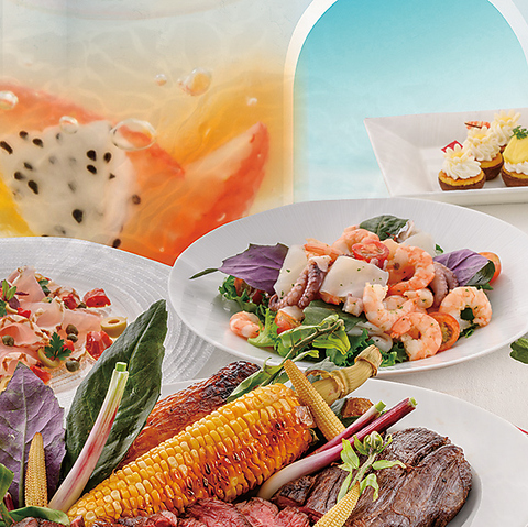沖縄の綺麗な海を眺めながら、贅沢に美味しいビュッフェをお召し上がりくださいませ！