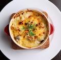 料理メニュー写真 牡蠣とじゃが芋とチーズのグラタン