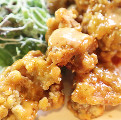 鶏肉の唐揚げピリ辛マヨネーズ和え