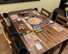 ４人席です。大き目のボードを広げてもゆったりお楽しみいただけます。