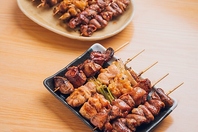 毎日仕入れ！新鮮な朝挽き鶏を職人技で