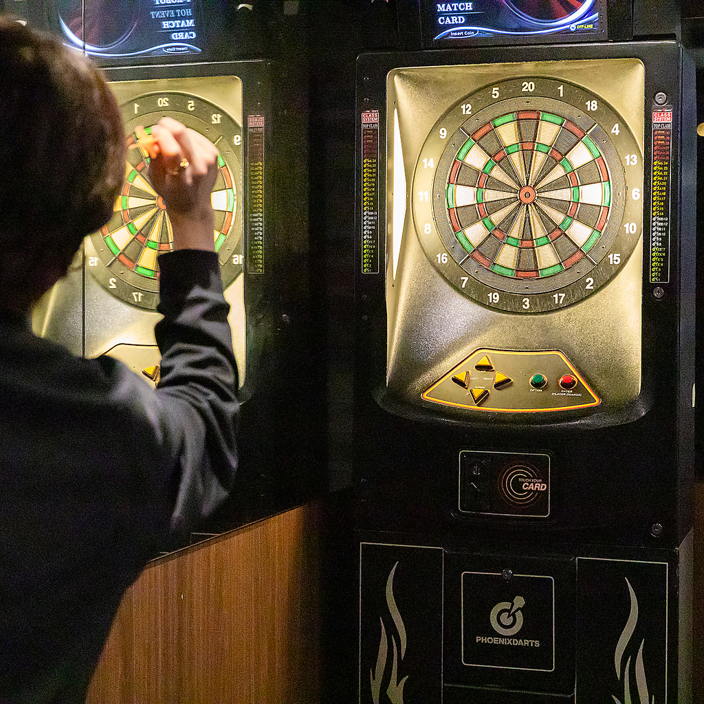 ダーツで白熱バトル！盛り上がること間違いなしの開放的な空間で、楽しい夜をお過ごしいただけます◎