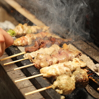 一本一本丁寧に焼き上げた自慢の焼鳥と自家製つくね