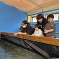 敷地内には、養殖場直営の室内エビ釣り堀があります