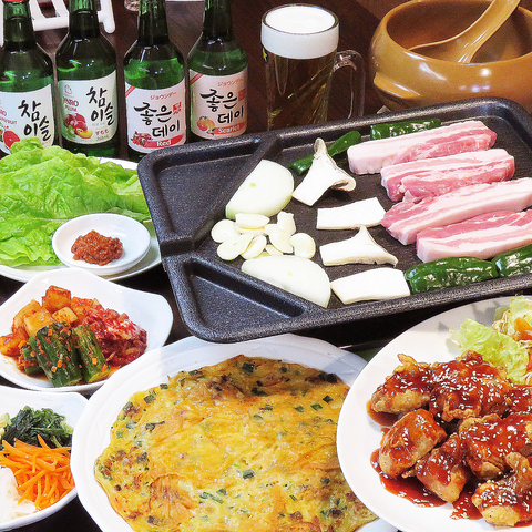 KOREAN TABLE MOON