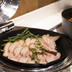 コース料理も充実。多彩な料理で華やかに彩ります！