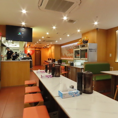 解放感ある店内でごゆっくりとお楽しみください