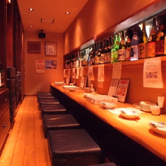 カウンター席もゆっくり寛げる掘りごたつになっていますので、のんびりと美味しい料理とお酒で語り合ってください。