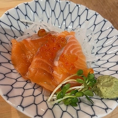 単品の刺し身 季節の魚※写真はサーモンです
