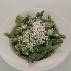 春菊のサラダ グラナパダーノ掛け