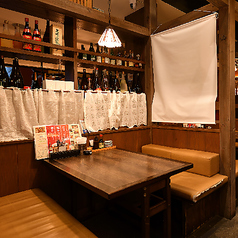 オープンキッチンを見渡せるボックス席