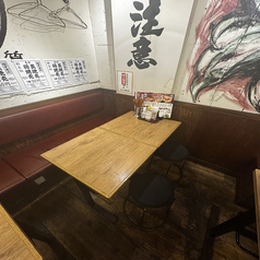 テーブル 4名席