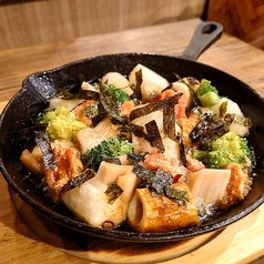 ちくわと餅の明太バターアヒージョ