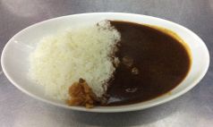 本日のカレー(ミニサラダ付)850円(税込)