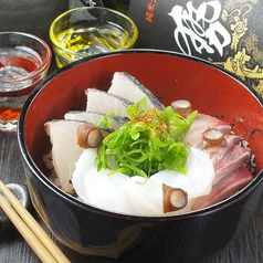 本日の鮮魚の海鮮丼