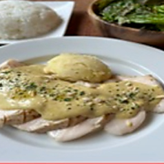鶏むね肉の低温グリル～カレーマスタードカシューナッツ添え～