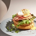 料理メニュー写真&nbsp;エッグベネディクトパンケーキ
